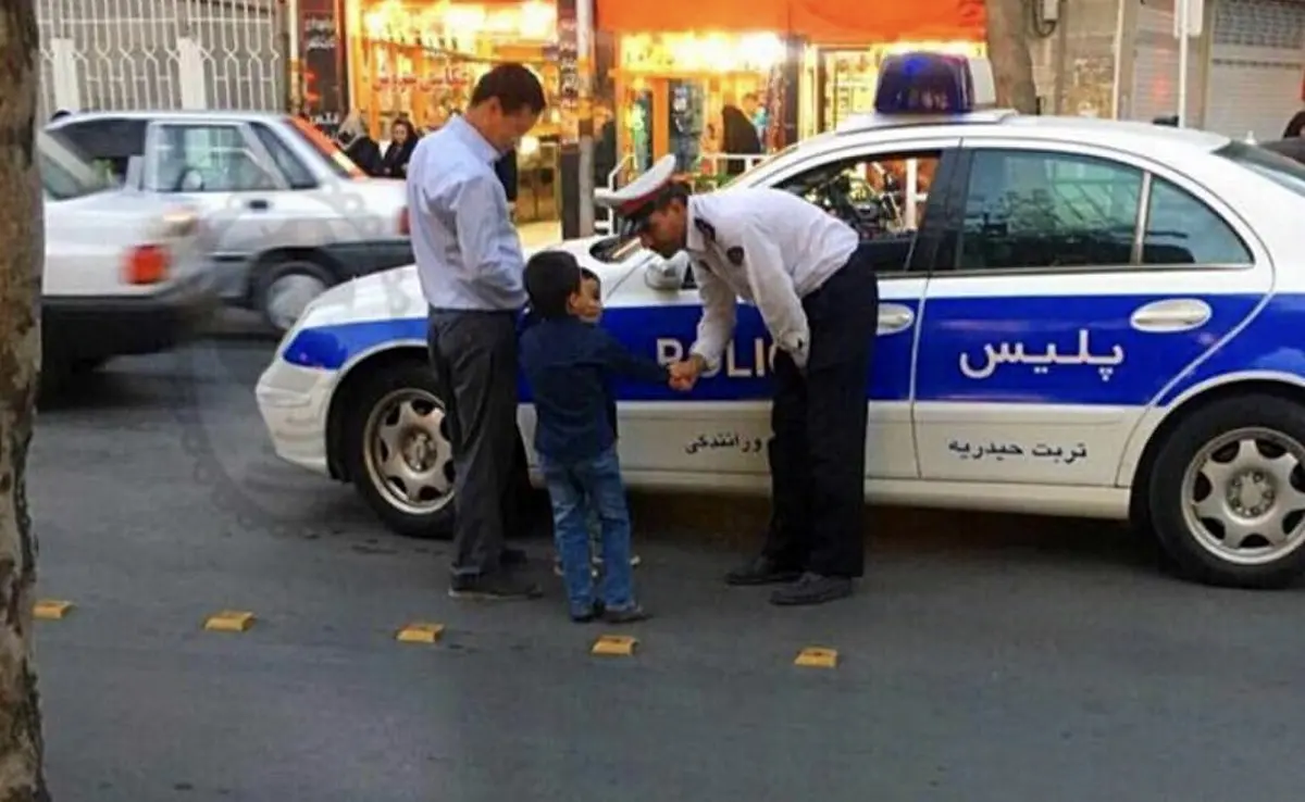 عکس جالب از پلیس خوش رفتار