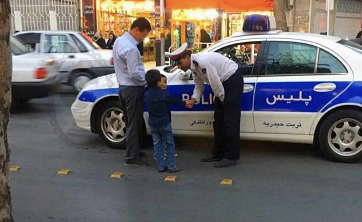 عکس جالب از پلیس خوش رفتار