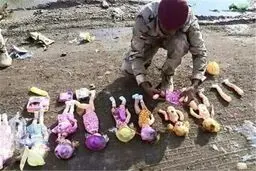 کشف و خنثی سازی اسباب بازی‌های بمبی در عراق/ تصاویر