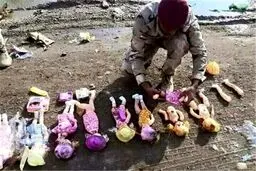 کشف و خنثی سازی اسباب بازی‌های بمبی در عراق/ تصاویر