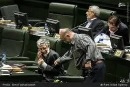 شوخی فیزیکی با رئیس سابق مجلس/عکس