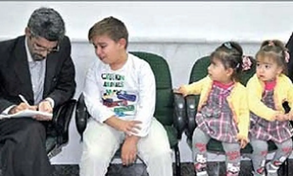 صحبت های پسر 12 ساله با قاتلان پدرش قبل از اعدام+عکس