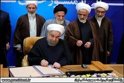 امضای روحانی بر منشور حقوق شهروندی/تصاویر