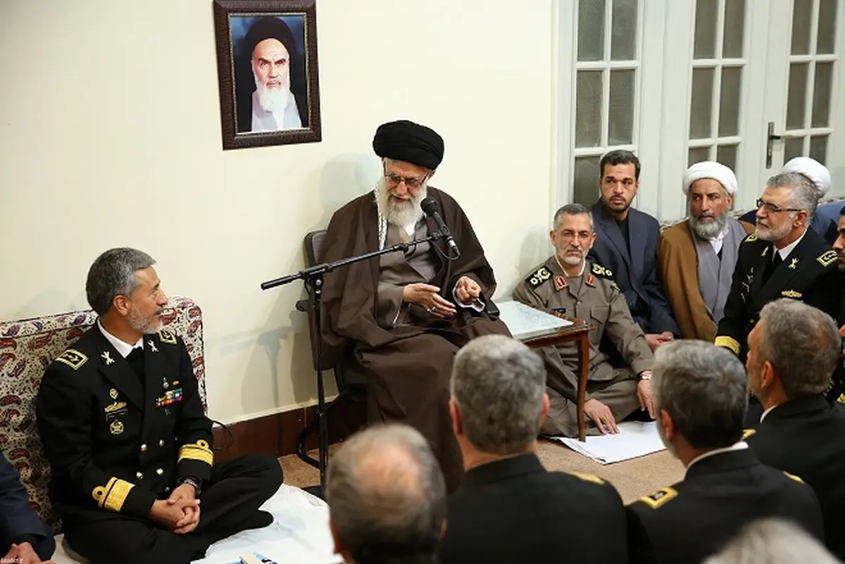 ديدار جمعی ازفرماندهان نیروی دریایی ارتش با رهبر انقلاب