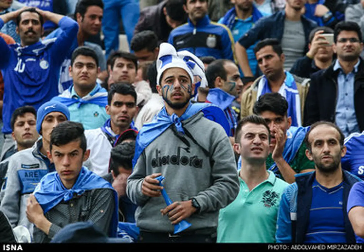 استرس هواداران سرخابی در دربی/ تصاویر