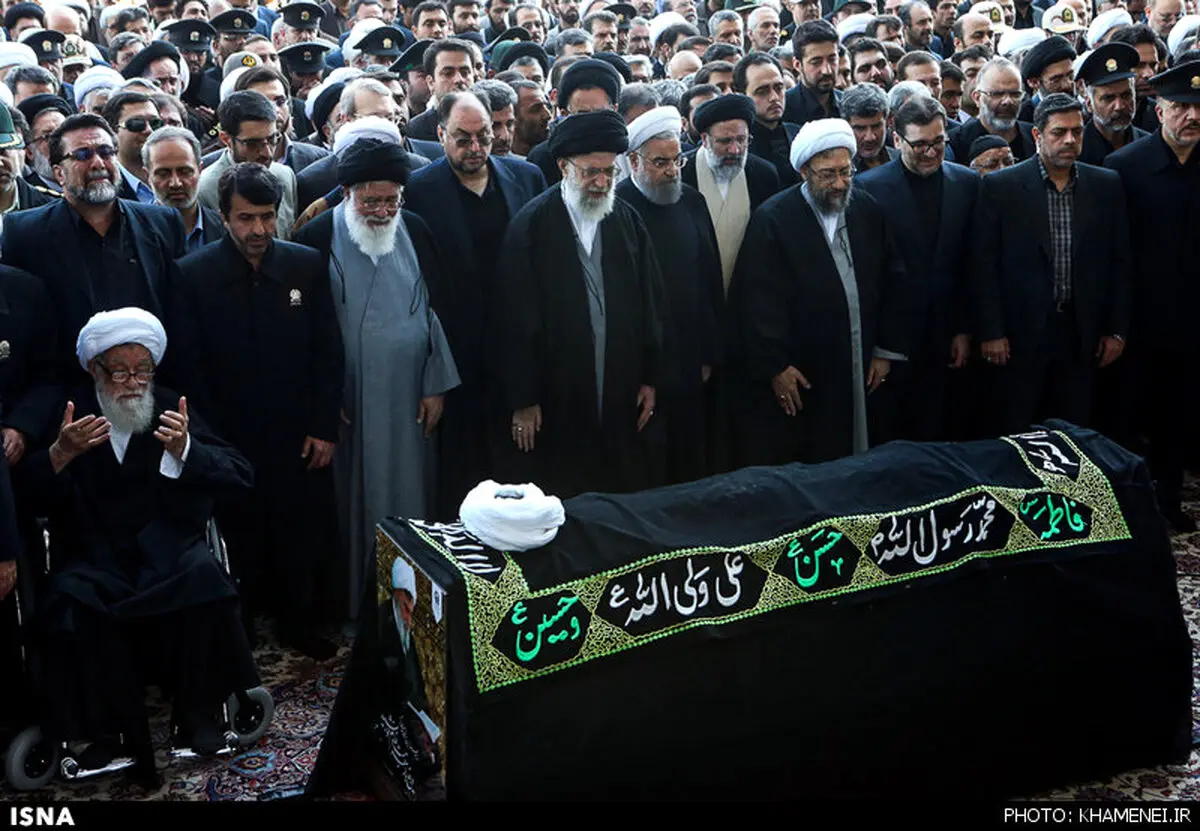 چه کسانی بر پیکر آیت الله واعظ طبسی نماز خواندند؟/ عکس