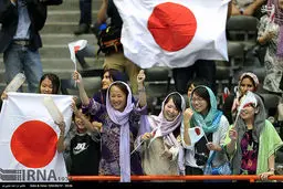 تماشاگران زن ژاپنی در آزادی/عکس