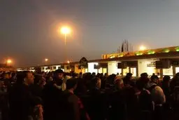 گیت‌های خروجی مرز مهران مملو از زائران اربعین حسینی(ع)/عکس