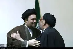 روبوسی سیدحسن خمینی با دعایی/عکس