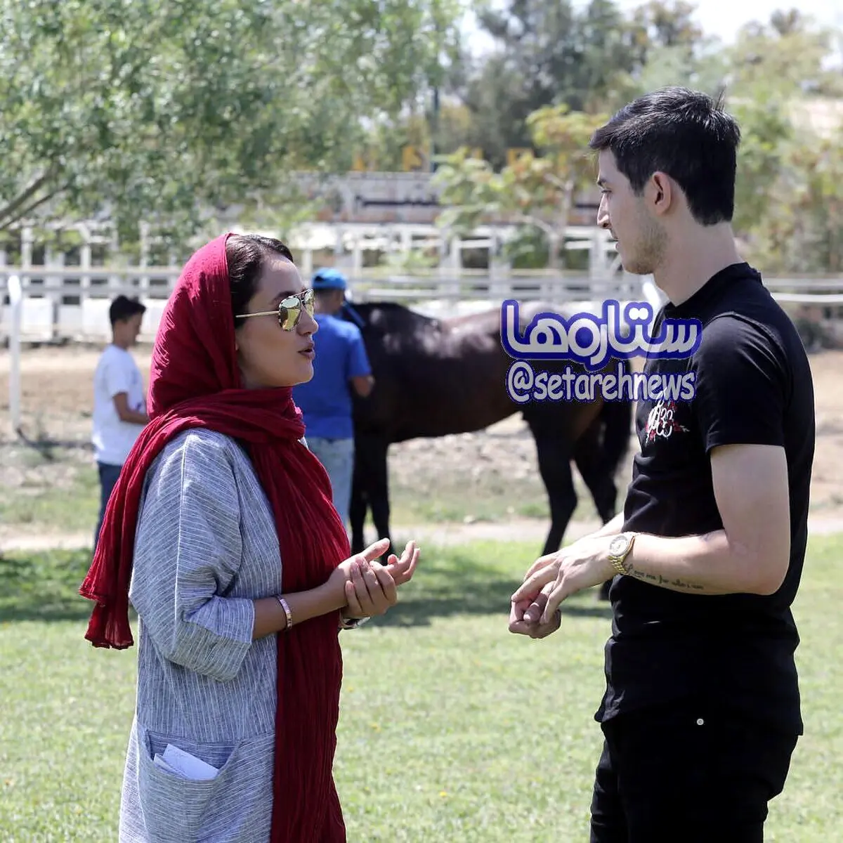 تصویری از سردار آزمون و خانم بازیگر در کنار هم