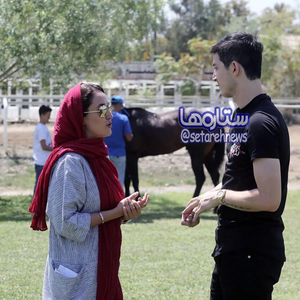 تصویری از سردار آزمون و خانم بازیگر در کنار هم