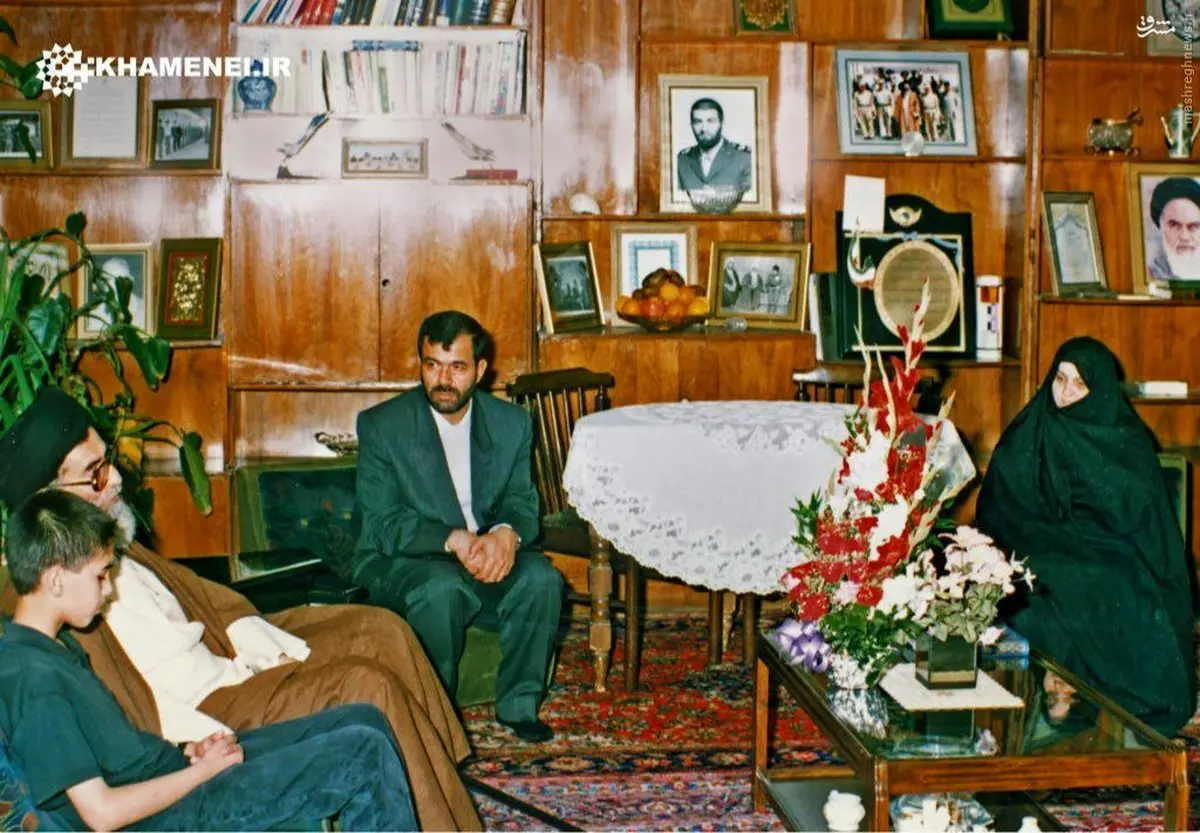 عکس ديده‌ نشده از رهبرانقلاب در منزل شهیدبابایی