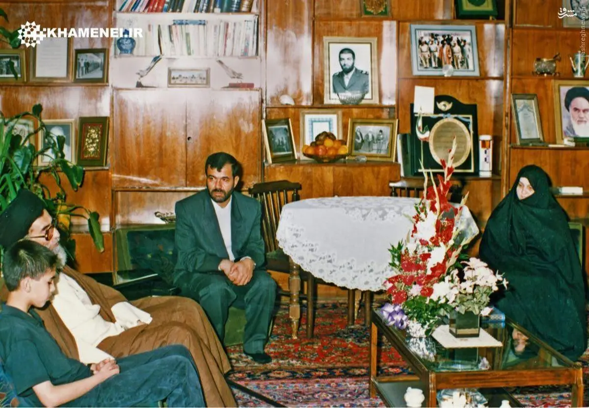 عکس ديده‌ نشده از رهبرانقلاب در منزل شهیدبابایی