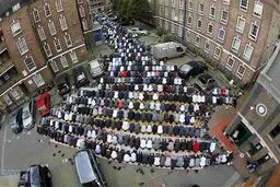 نماز جماعت در لندن/عکس