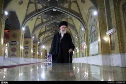 رهبر انقلاب در حرم مطهر امام راحل و گلزار شهدا/ تصاویر