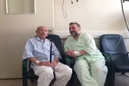 عکس یادگاری محمدعلی ابطحی و مرتضی احمدی در بیمارستان
