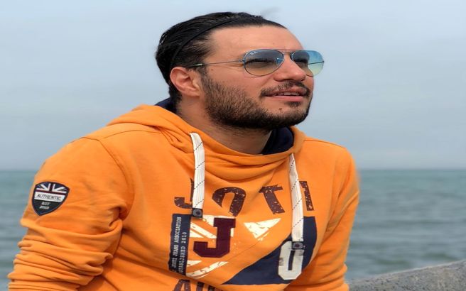عکس دیده نشده بازیگر معروف لب دریا