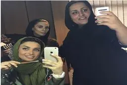 سلفی تینا آخوندتبار در اتاق گریم/ عکس