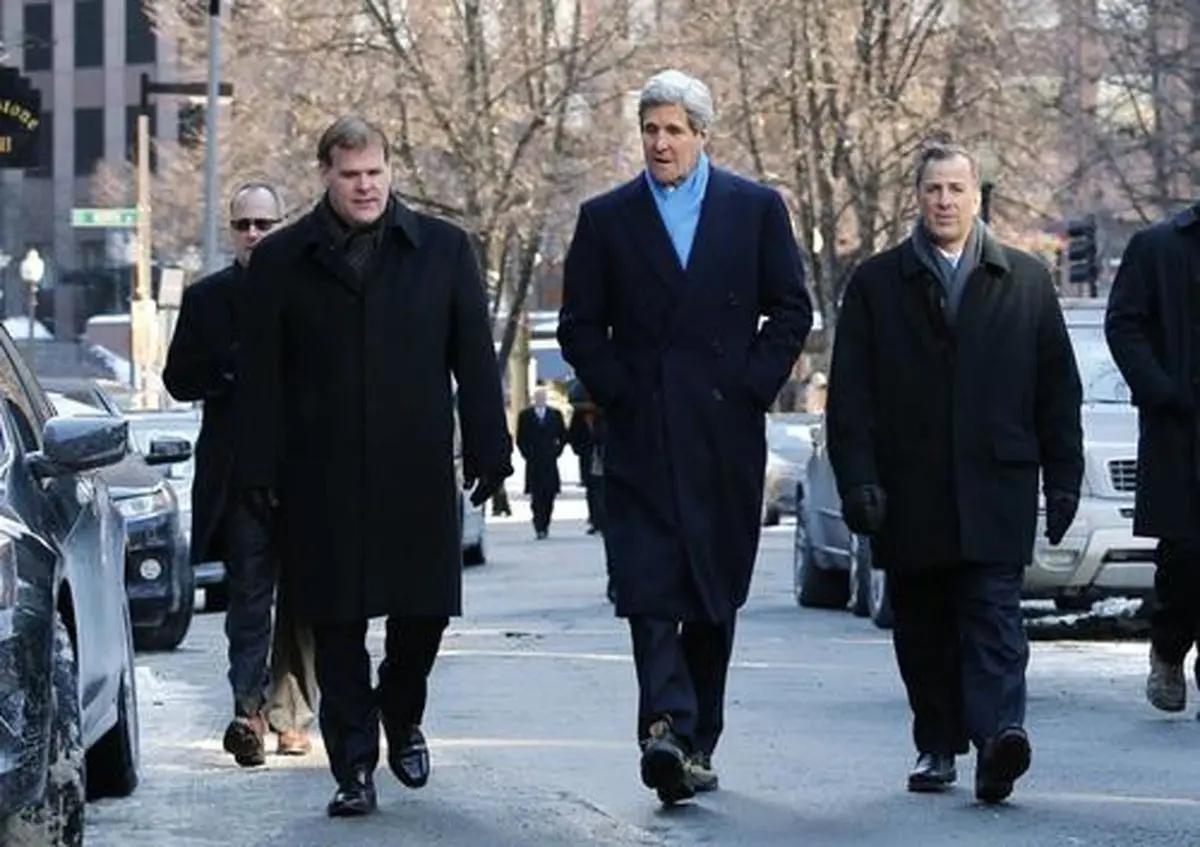 پياده‌روي جان كري با همتای كانادایی (عکس)