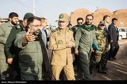 تصاویری از حضور دو مقام ارشد نظامی در بین روستائیان