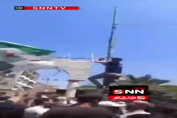 پایین کشیدن پرچم حکومت جولانی در دمشق + فیلم