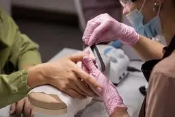 اتحادیه اروپا تایید کرد؛ اختلال در فرآیند باروری با کاشت ناخن