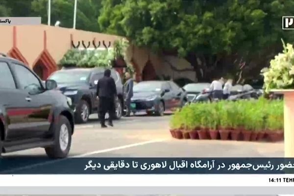 دیدار پزشکیان از مقبره اقبال لاهوری و ادای احترام + فیلم
