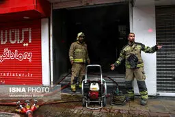 تصاویر روز سخت آتش‌نشانان تهران برای اطفای حریق در خیابان طالقانی تهران