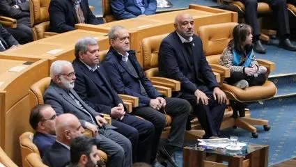 واکنش متفاوت پزشکیان به یک کودک معلول وسط سخنرانی