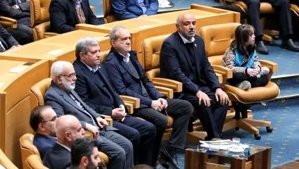 واکنش متفاوت پزشکیان به یک کودک معلول وسط سخنرانی