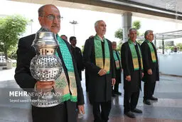 تصاویر اهتزاز پرچم حرم رضوی در برج میلاد تهران