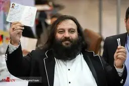 عکس عجیب ثبت‌نام نامزد انتخابات با گوش پاک‌کن

