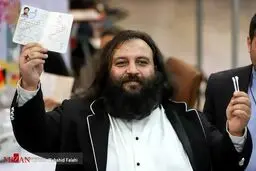 عکس عجیب ثبت‌نام نامزد انتخابات با گوش پاک‌کن

