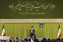 رهبر انقلاب: ترامپ دروغ گفت/ تذکر دادیم چند برگ اسناد لانه‌ی جاسوسی را درکتاب های درسی بیاورند