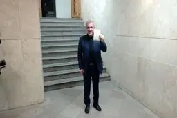 یکی دیگر از دولتی‌ها آمد