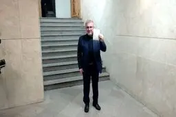 یکی دیگر از دولتی‌ها آمد