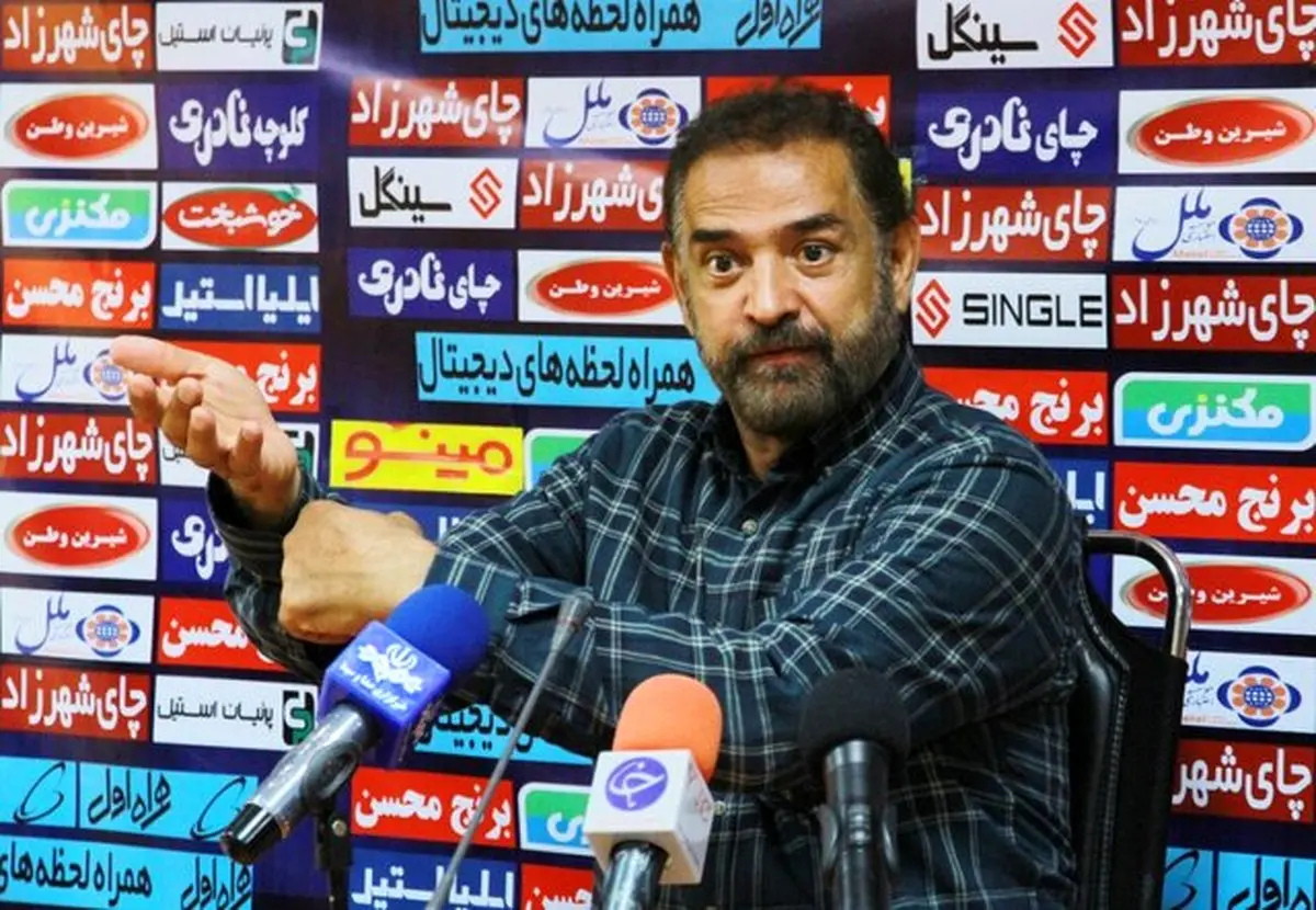 فیروز کریمی استعفا کرد

