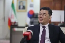 ترانه خوانی زنده سفیر کره جنوبی در ایران در شصت و سومین سالگرد روابط