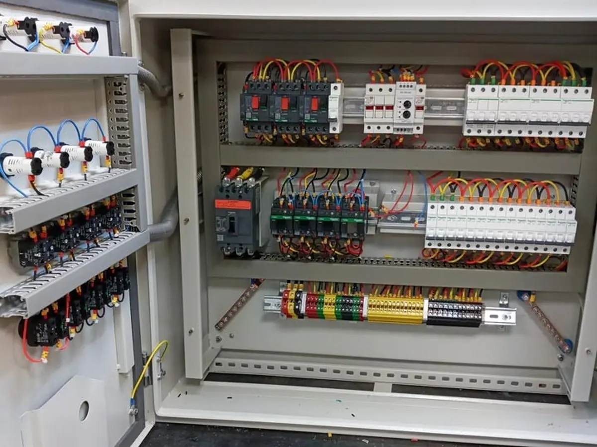 استانداردهای ایمنی در طراحی و نصب تابلو برق های صنعتی