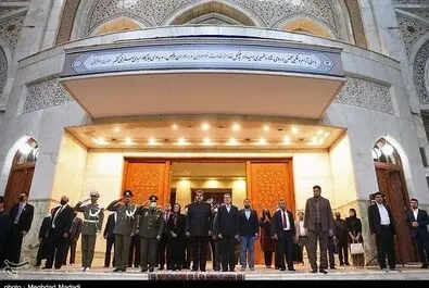مادورو در حرم امام