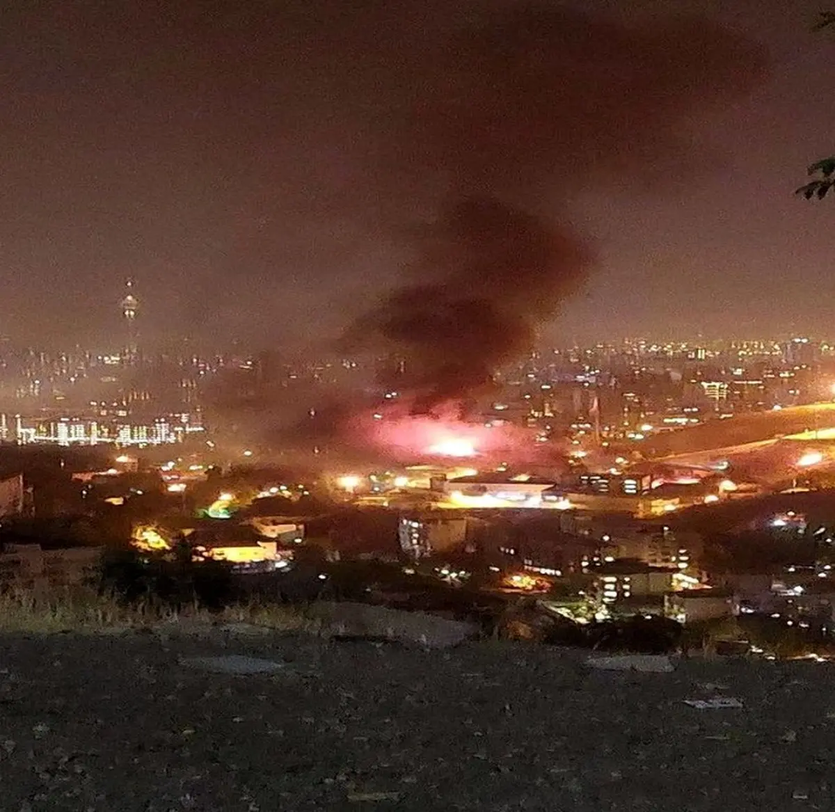 اختلاف روایت ها از آتش سوزی در اوین/ یک آتش نشان: در اوین جنگ بود