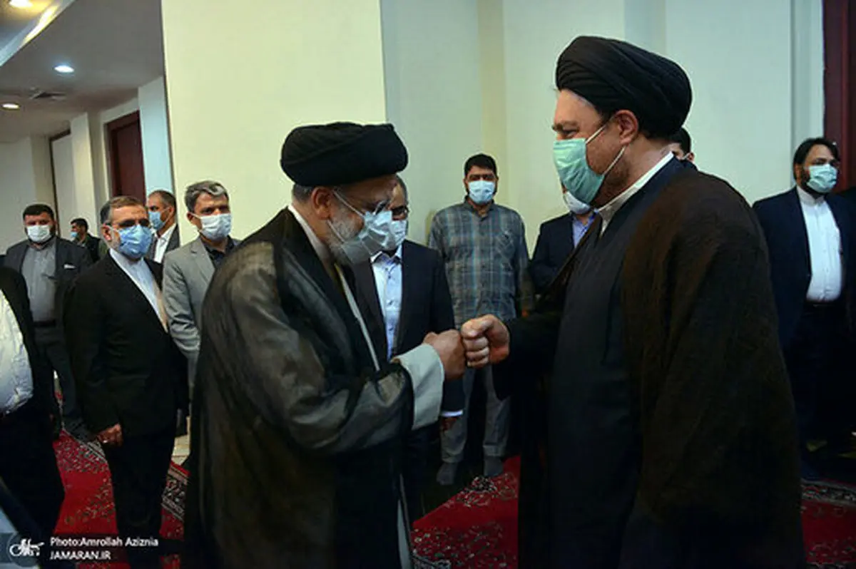 دست دادن رئیسی و سیدحسن خمینی مدل امروزی