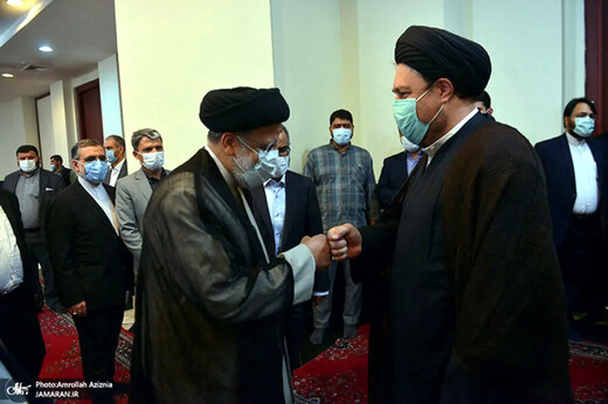 دست دادن رئیسی و سیدحسن خمینی مدل امروزی