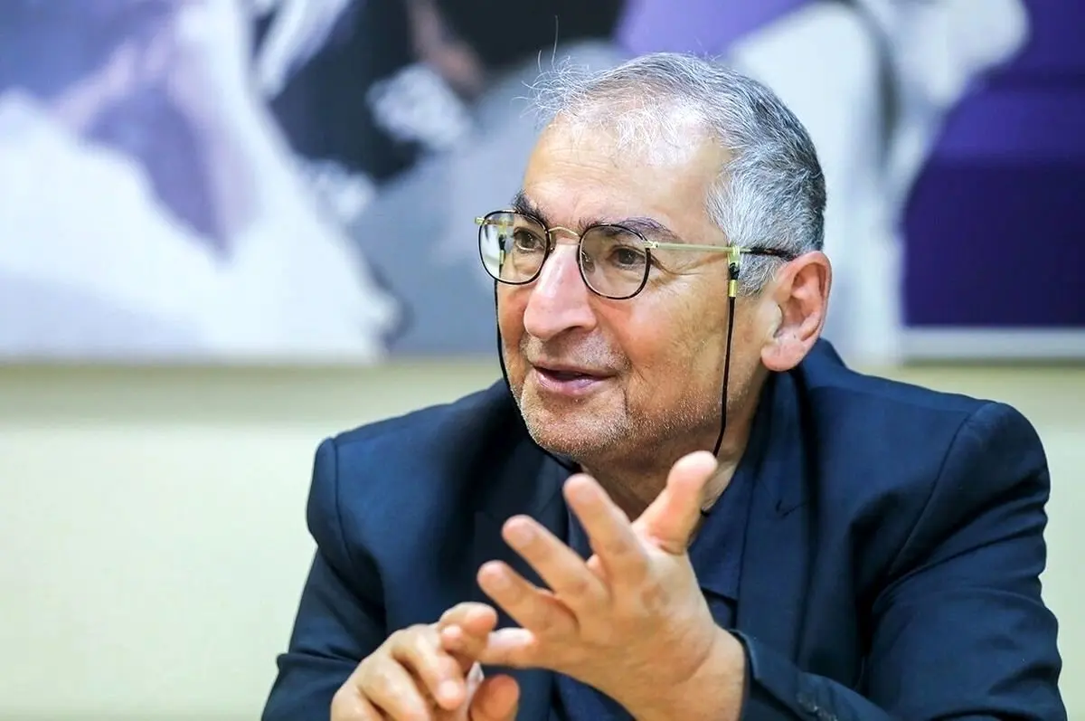 صادق زیباکلام :ده‌ها دلیل دارم که مرگ بر آمریکا گفتن به ضررمان تمام شده!