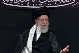 عکس دیده نشده از رهبر انقلاب در تخت جمشید