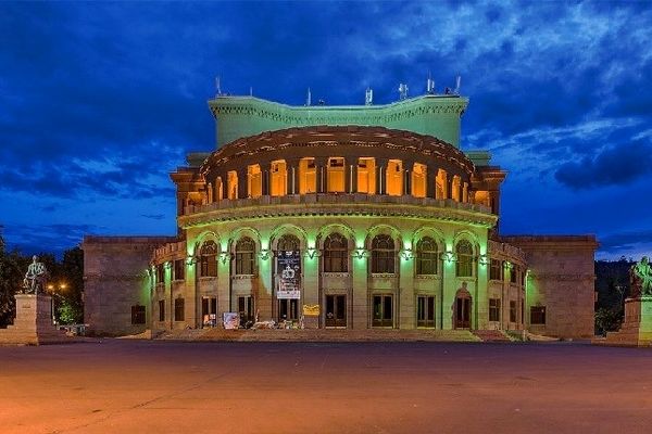 با پروازهای مستقیم به ایروان نگین ارمنستان سفر کنید