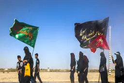 اهتزاز بزرگ‌ترین پرچم‌های اربعین حسینی