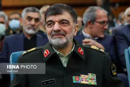 کسی که نگاهش به کدخدا باشد کدخدا را خدا می‌بیند