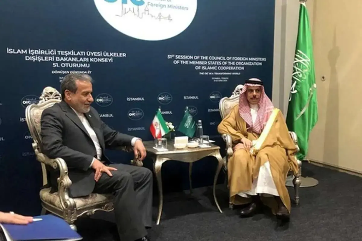 امضای دفتر یادبود وزارت خارجه عربستان توسط عراقچی