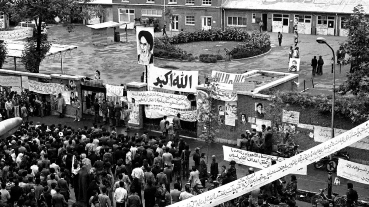 جواب هوشمندانه آیت الله خامنه‌ای با گروگان‌های سفارت آمریکا